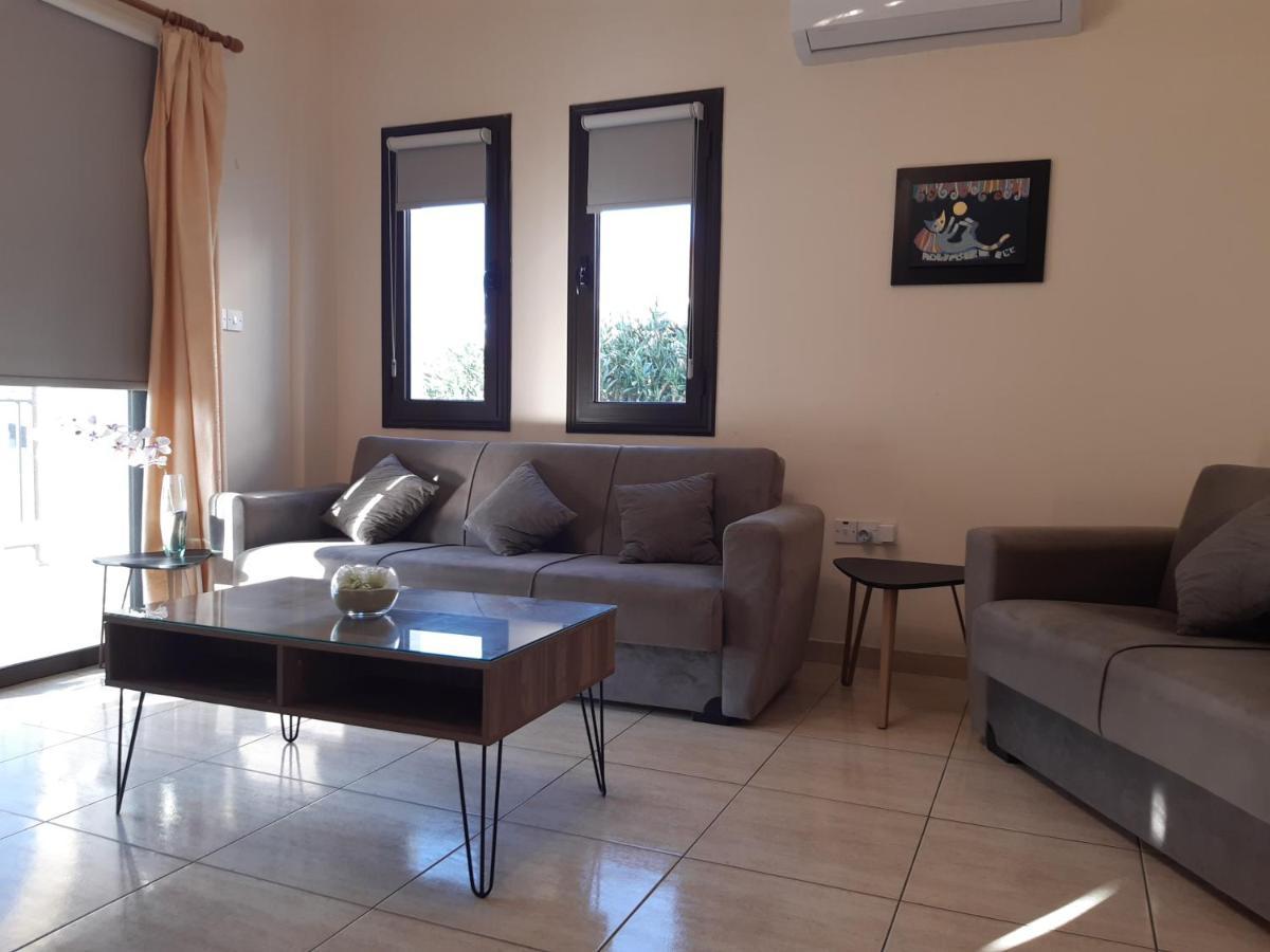 Marinea Beach Villas Klorakas Exterior photo