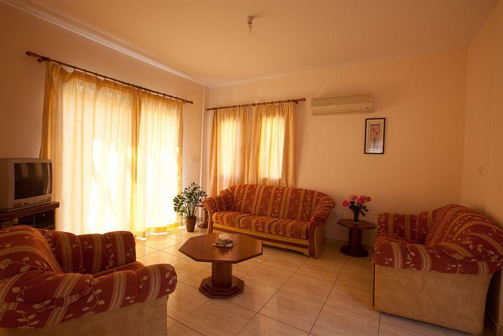 Marinea Beach Villas Klorakas Exterior photo