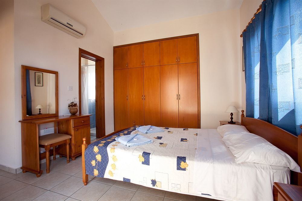 Marinea Beach Villas Klorakas Exterior photo