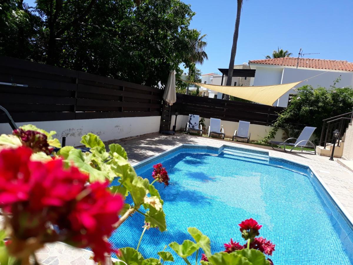 Marinea Beach Villas Klorakas Exterior photo